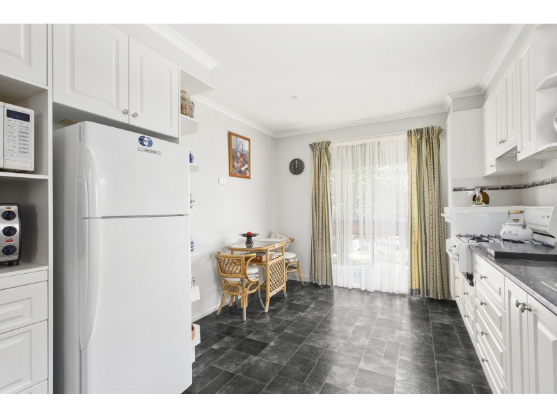 8 Elizabeth Street, Flora Hill VIC 3550