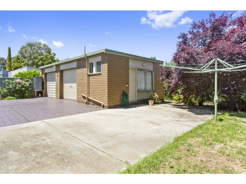 8 Elizabeth Street, Flora Hill VIC 3550