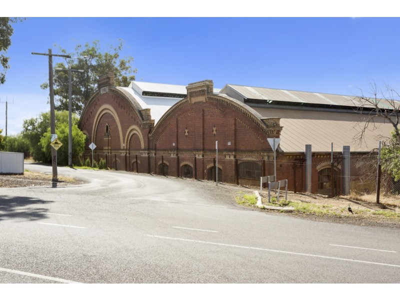 63 Gladstone Street, Quarry Hill VIC 3550