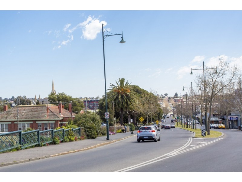 63 Gladstone Street, Quarry Hill VIC 3550