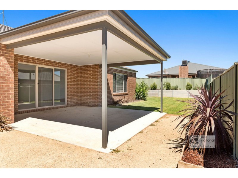 7 Rathlin Avenue, Junortoun VIC 3551