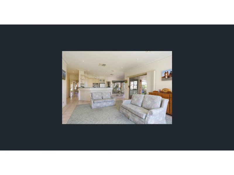 4 Broad Parade, Spring Gully VIC 3550