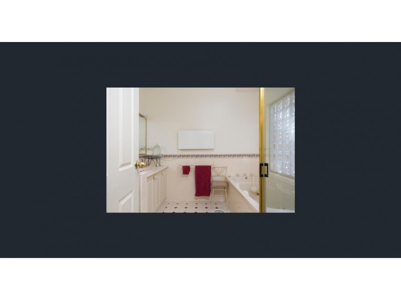 4 Broad Parade, Spring Gully VIC 3550