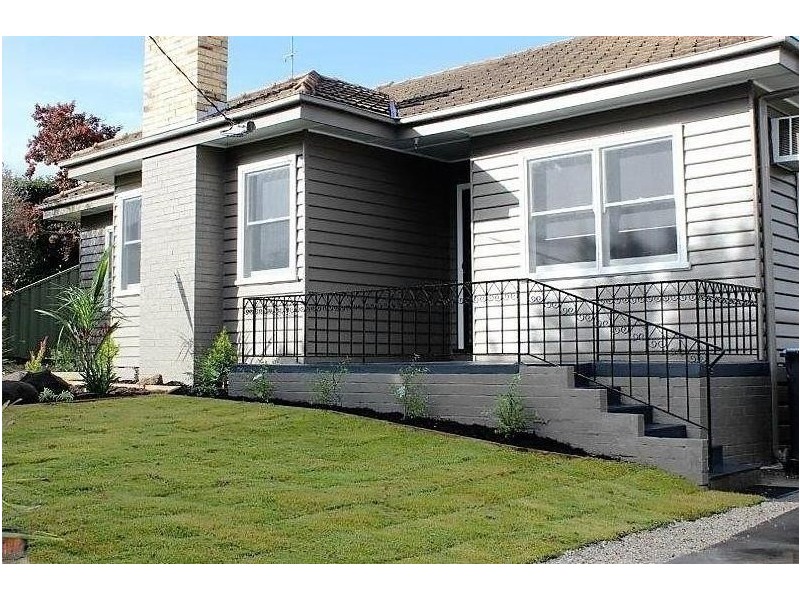 2a Leonard Avenue, Flora Hill VIC 3550