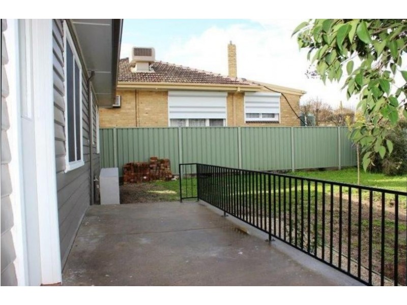 2a Leonard Avenue, Flora Hill VIC 3550