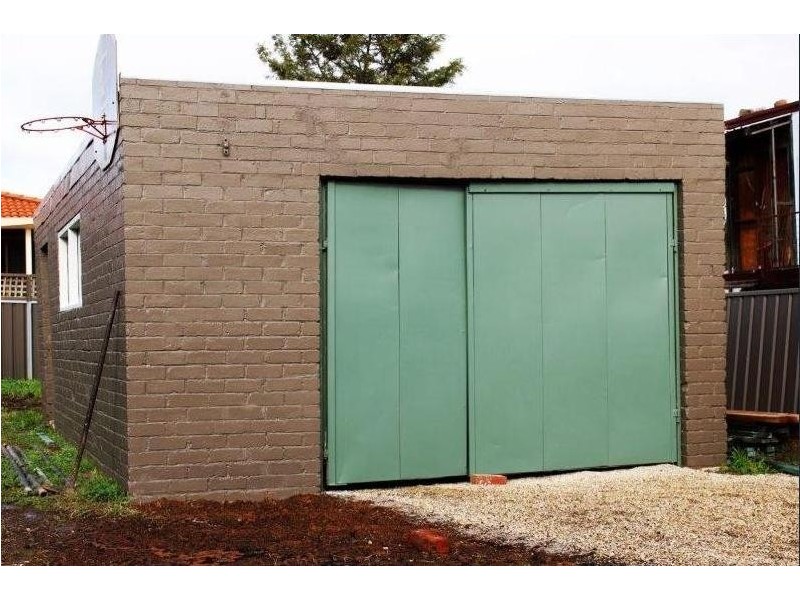 2a Leonard Avenue, Flora Hill VIC 3550