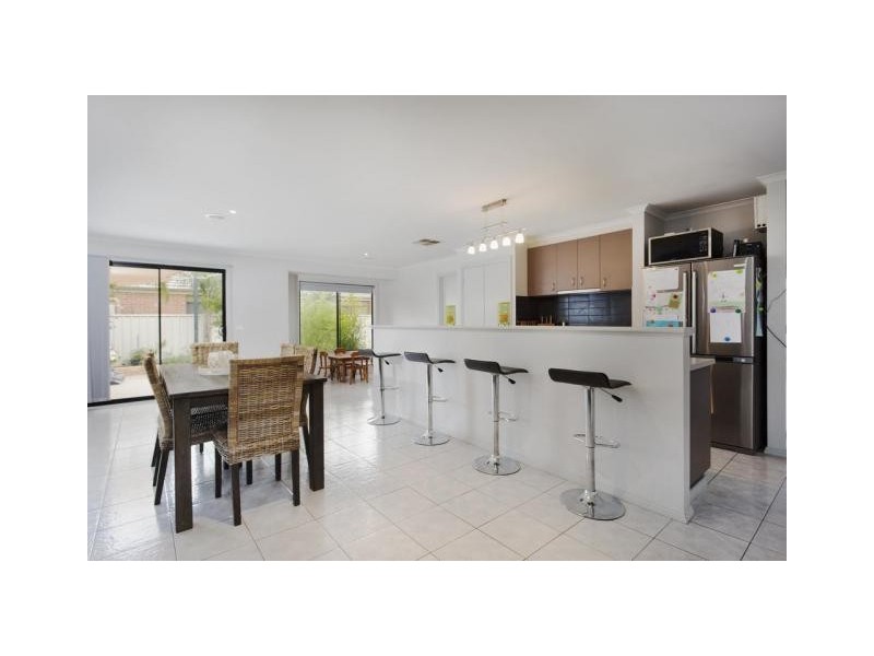8 Lorikeet Avenue, Epsom VIC 3551