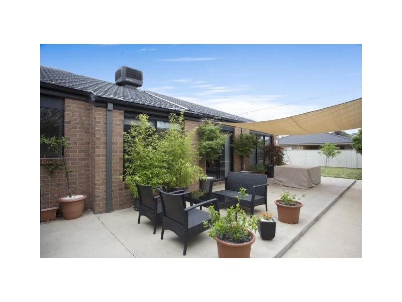 8 Lorikeet Avenue, Epsom VIC 3551