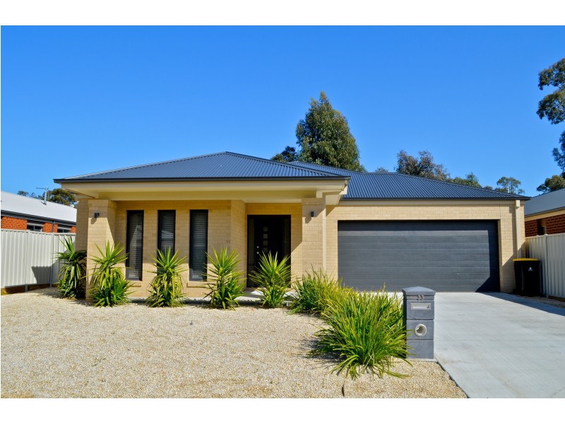 33 Barnett Drive, Kangaroo Flat VIC 3555