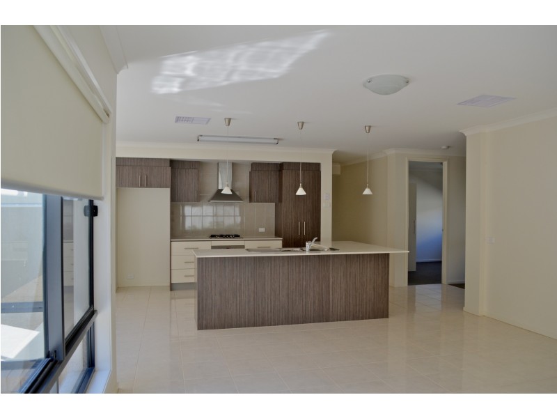 33 Barnett Drive, Kangaroo Flat VIC 3555
