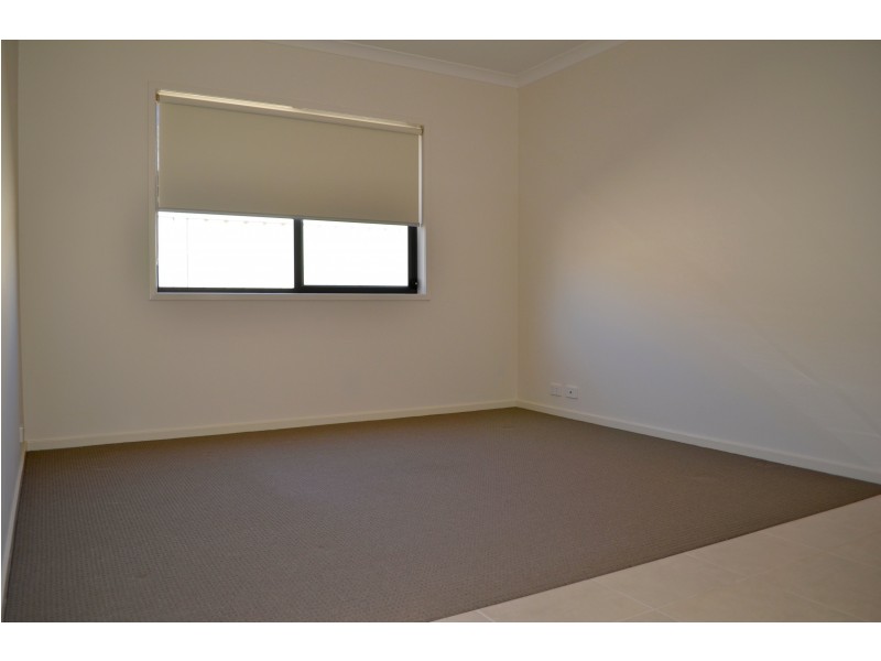 33 Barnett Drive, Kangaroo Flat VIC 3555