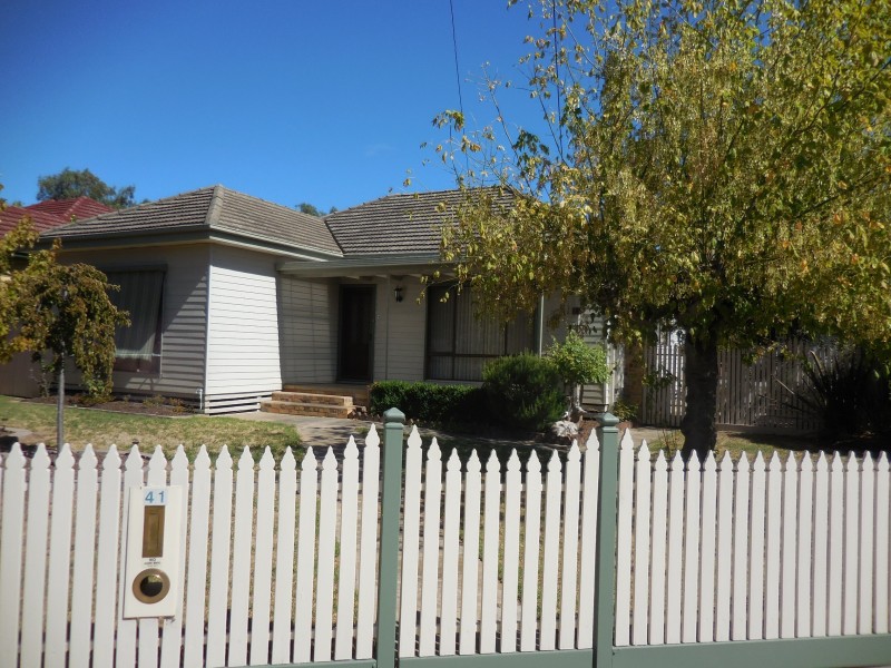 41 Holdsworth Road, Long Gully VIC 3550