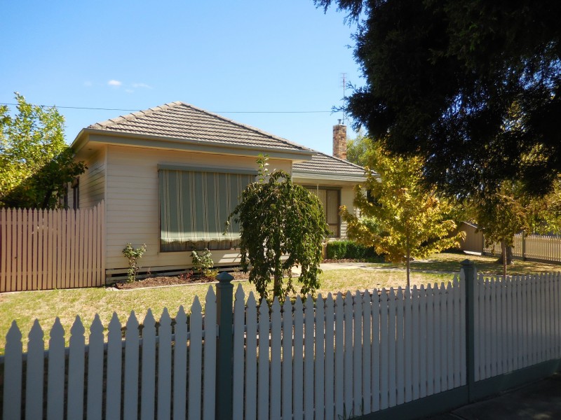 41 Holdsworth Road, Long Gully VIC 3550