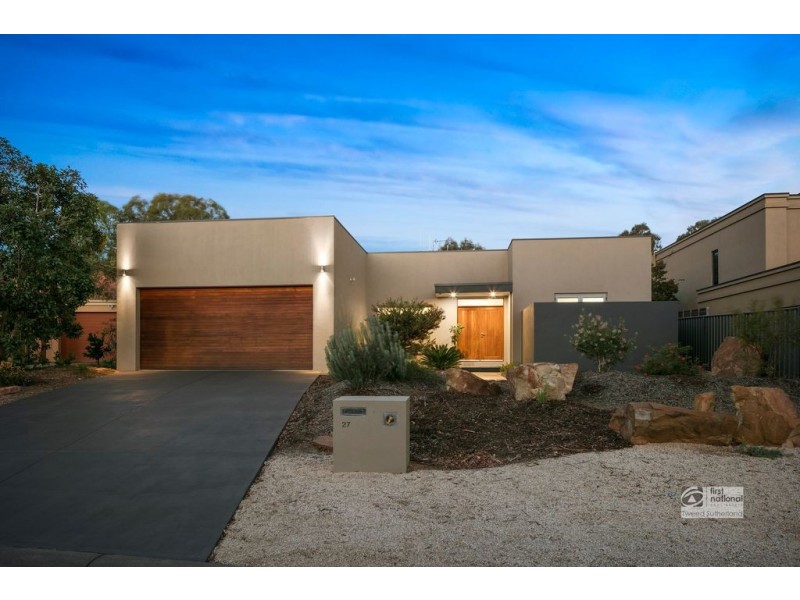 27 Elwood Drive, Strathdale VIC 3550