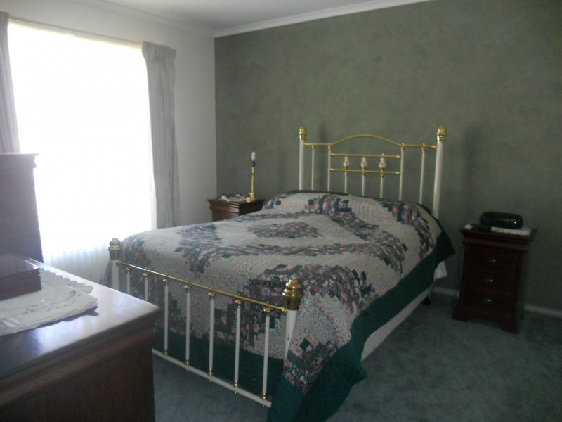 9 Erniold Road, Strathdale VIC 3550