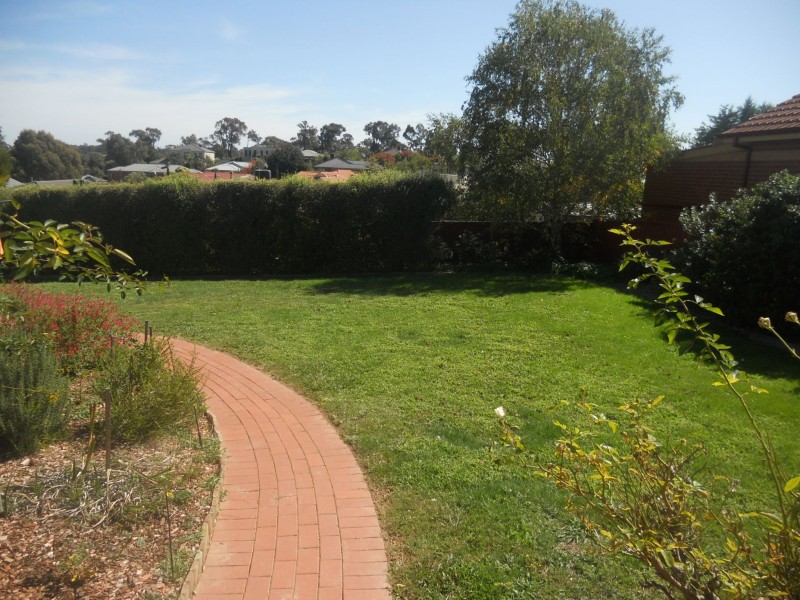 9 Erniold Road, Strathdale VIC 3550