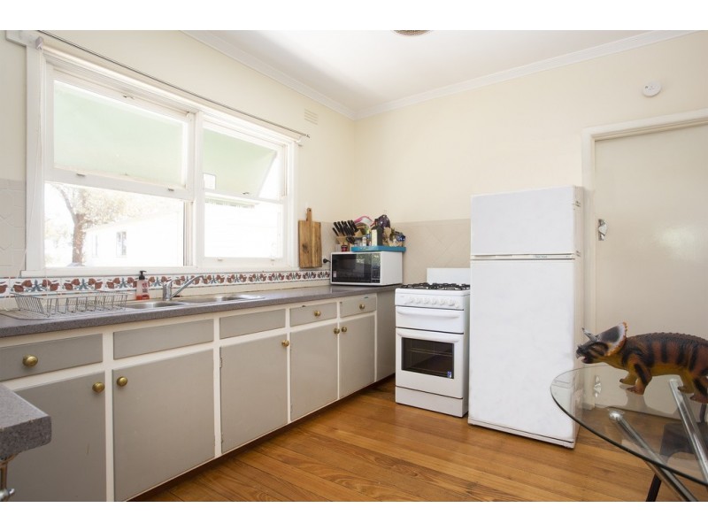 33 Mafeking Street South, Kennington VIC 3550