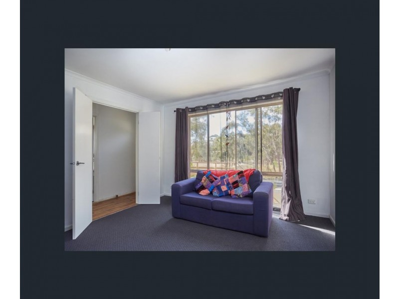 24 Friswell Avenue, Flora Hill VIC 3550