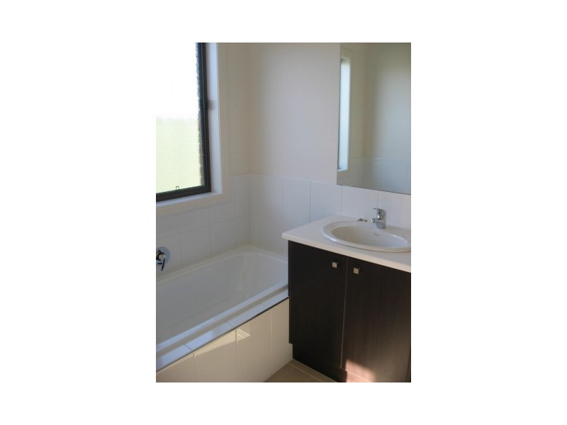 2/1 Martin Court, Golden Square VIC 3555