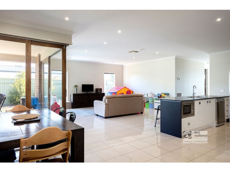 21 Roxburgh Crescent, Junortoun VIC 3551