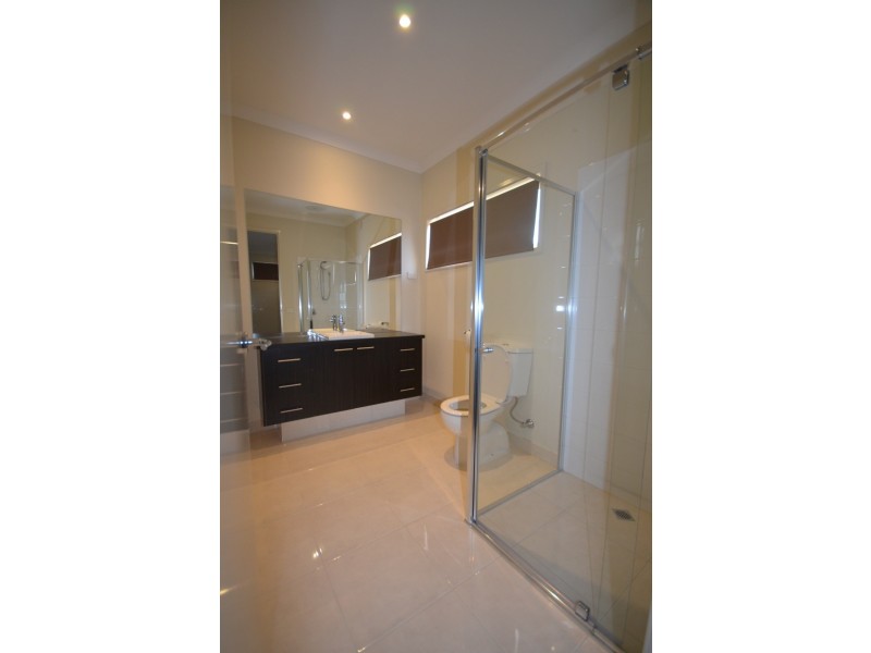21 Roxburgh Crescent, Junortoun VIC 3551