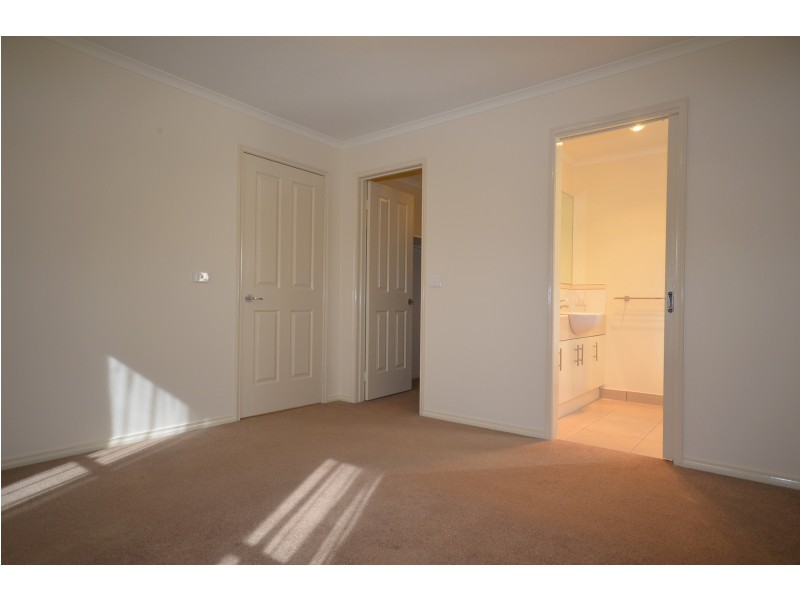 24 Elizabeth Street, Kangaroo Flat VIC 3555