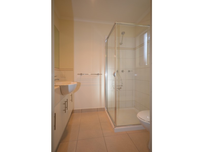 24 Elizabeth Street, Kangaroo Flat VIC 3555