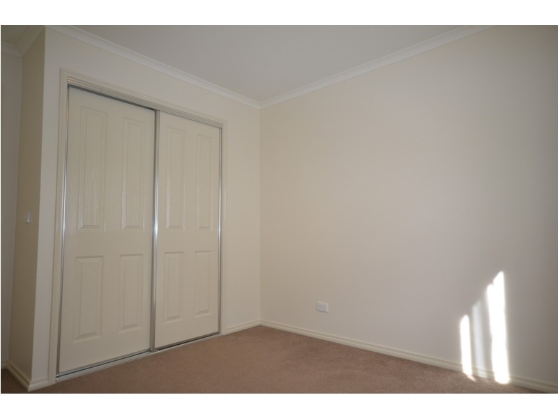 24 Elizabeth Street, Kangaroo Flat VIC 3555