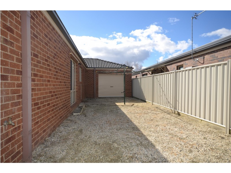 24 Elizabeth Street, Kangaroo Flat VIC 3555