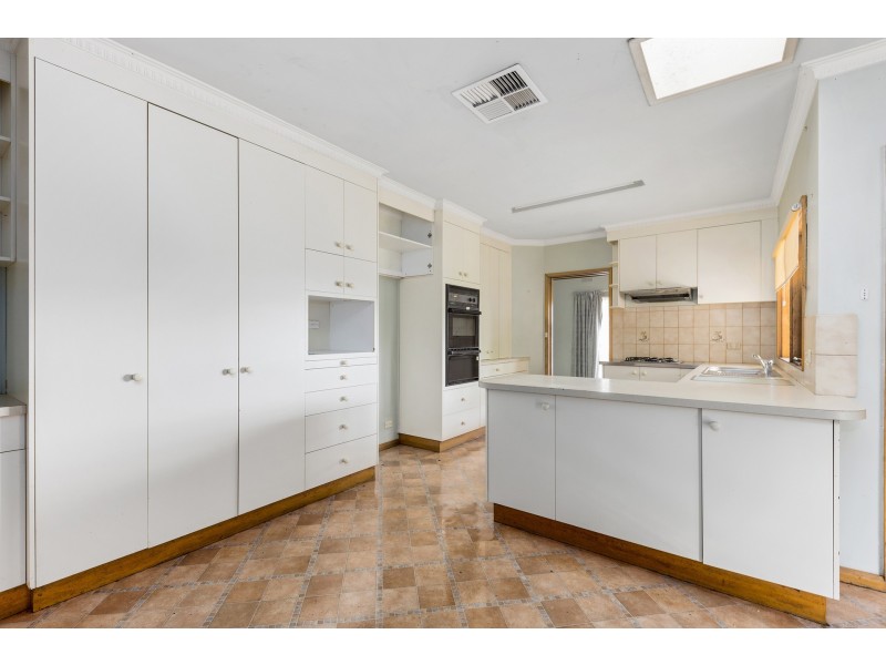 99 Holmes Road, Long Gully VIC 3550