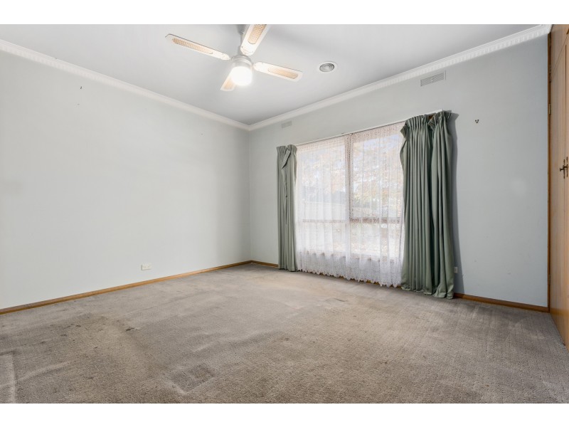 99 Holmes Road, Long Gully VIC 3550