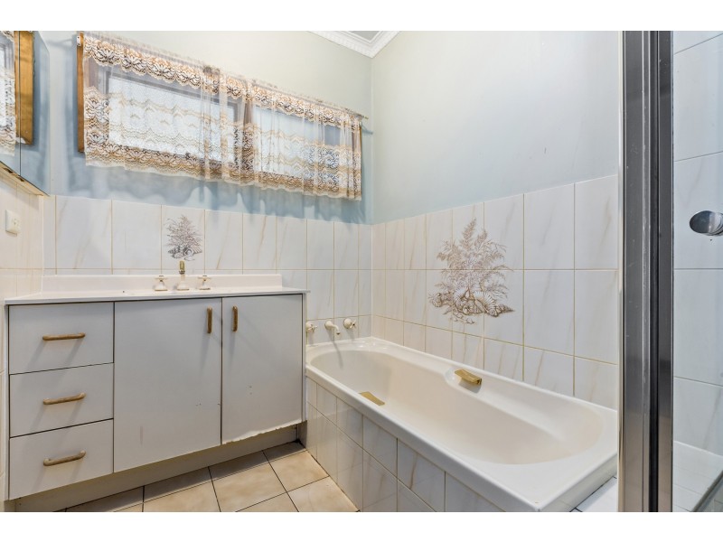 99 Holmes Road, Long Gully VIC 3550