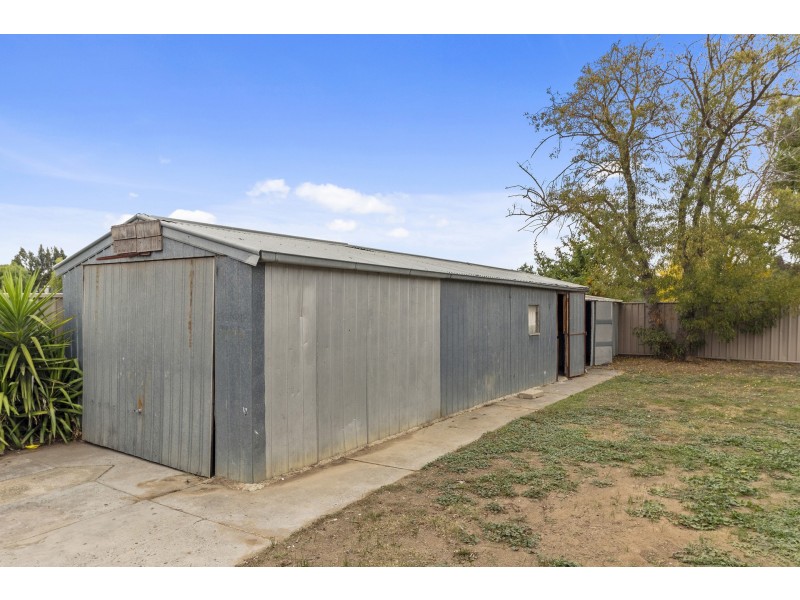 99 Holmes Road, Long Gully VIC 3550