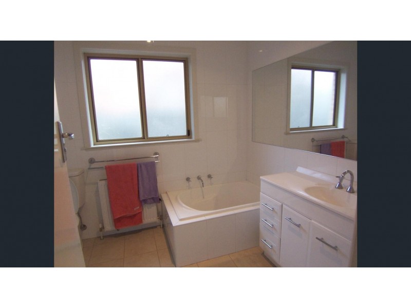 82 Olinda Street, Quarry Hill VIC 3550