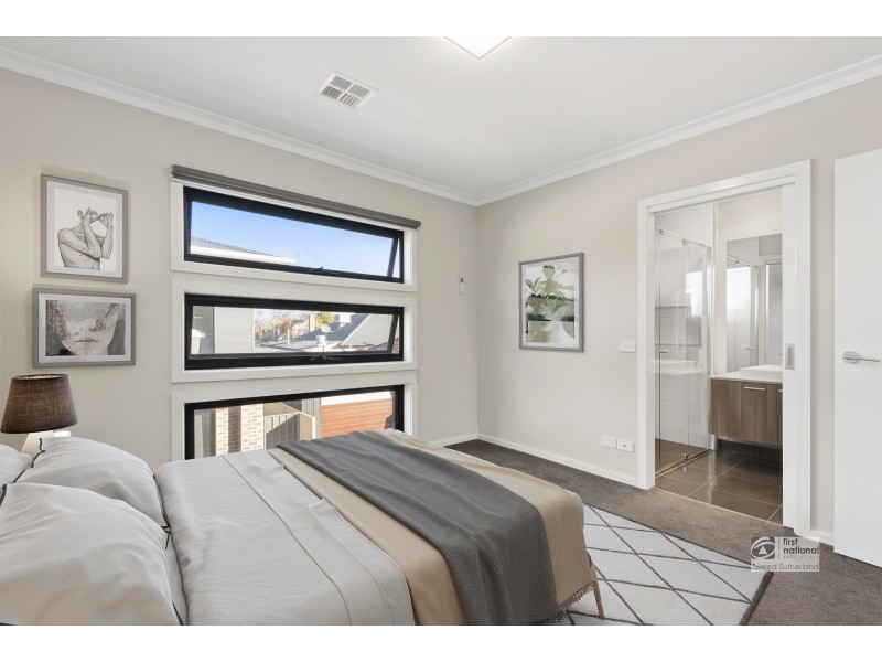 2/35-37 Sternberg Street, Kennington VIC 3550