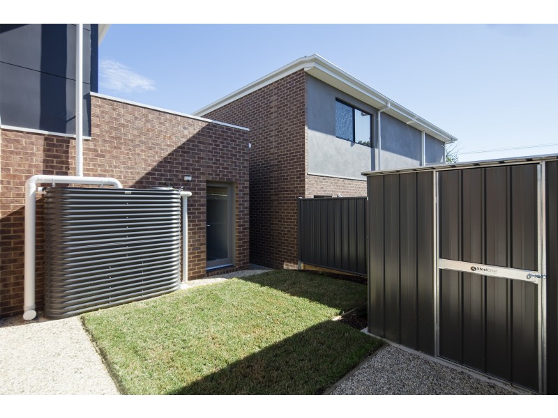 2/35-37 Sternberg Street, Kennington VIC 3550
