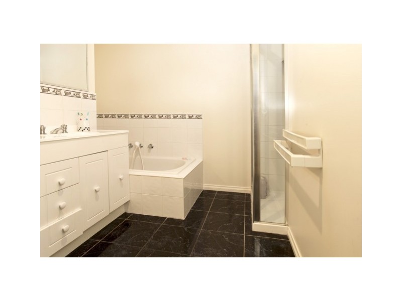 2/81 Osborne Street, Flora Hill VIC 3550