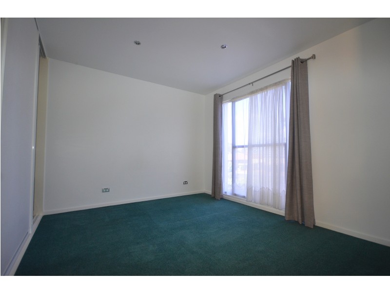 1/6 Magazine Boulevard, Golden Square VIC 3555