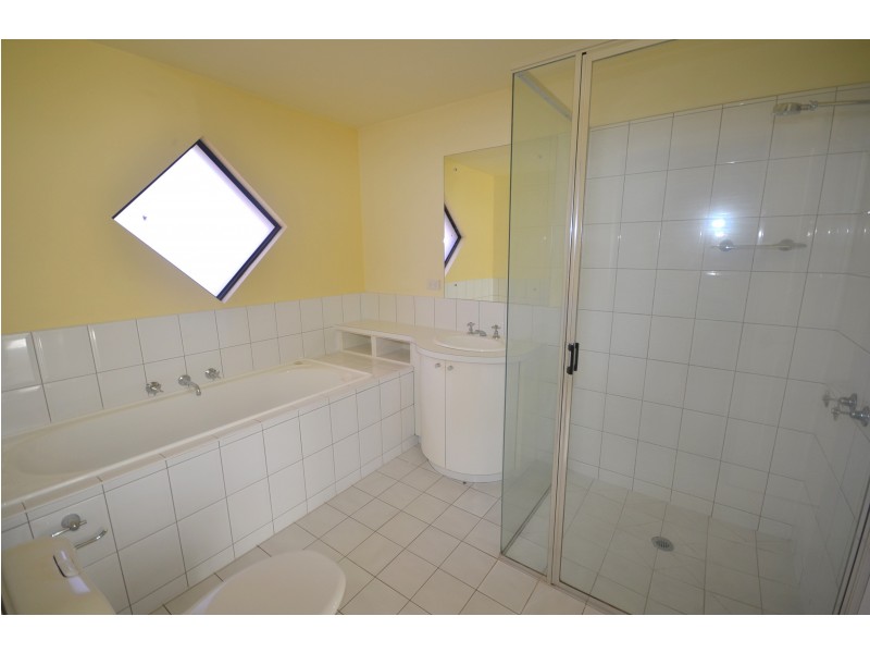 1/6 Magazine Boulevard, Golden Square VIC 3555