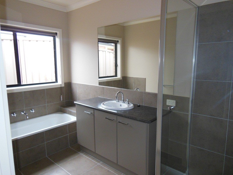 19 Londonderry Way, Epsom VIC 3551