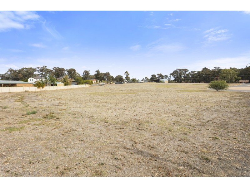 121-129 Edwards Road, Kennington VIC 3550
