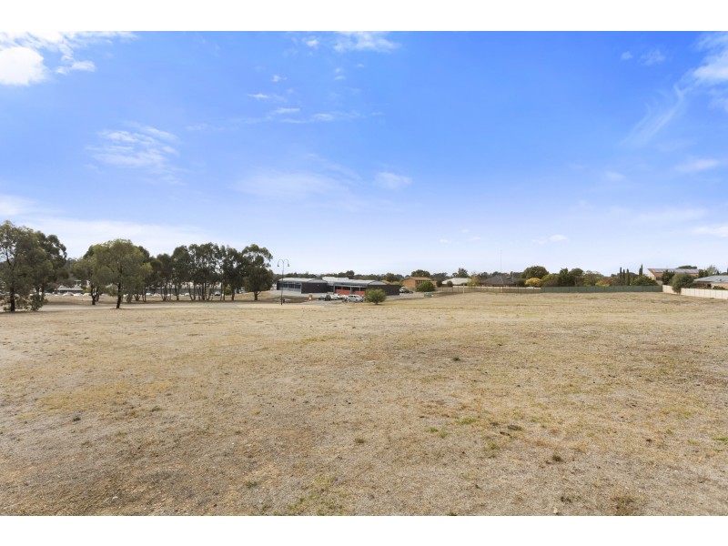 121-129 Edwards Road, Kennington VIC 3550