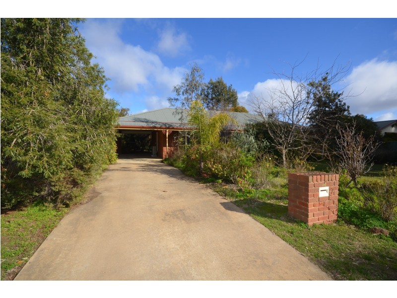 7 Oasis Gardens, Spring Gully VIC 3550