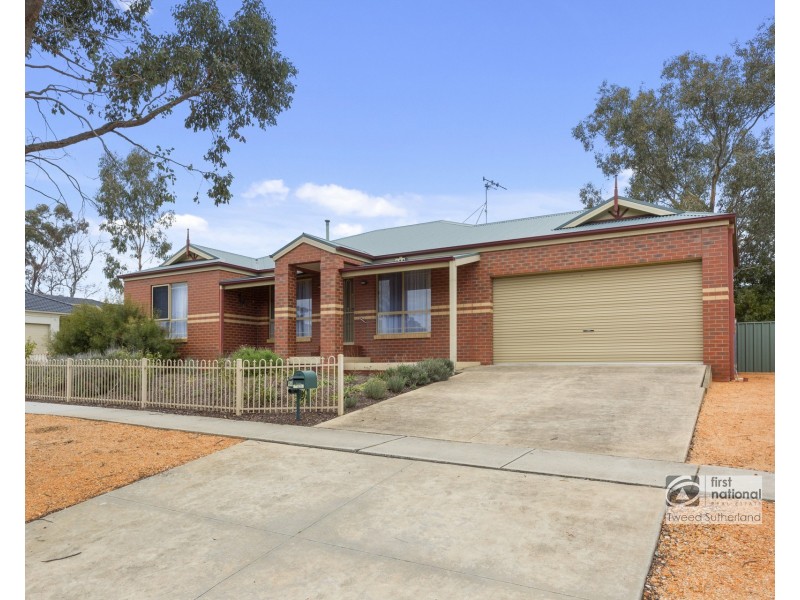 50 Carolyn Way, Maiden Gully VIC 3551