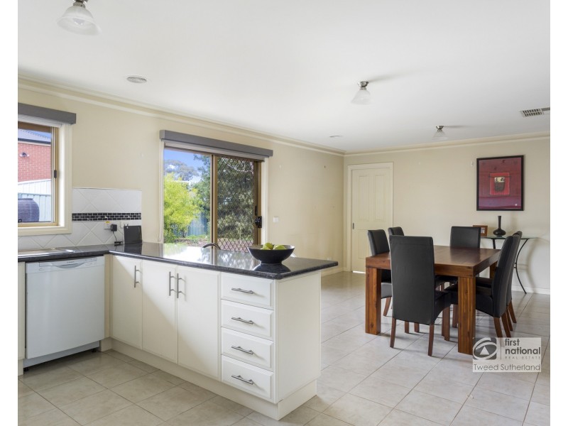 50 Carolyn Way, Maiden Gully VIC 3551