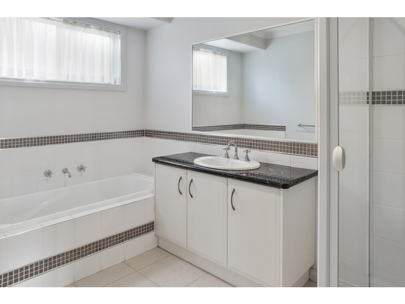 5 Jade Court, Kangaroo Flat VIC 3555