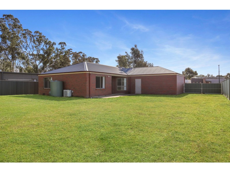 5 Jade Court, Kangaroo Flat VIC 3555