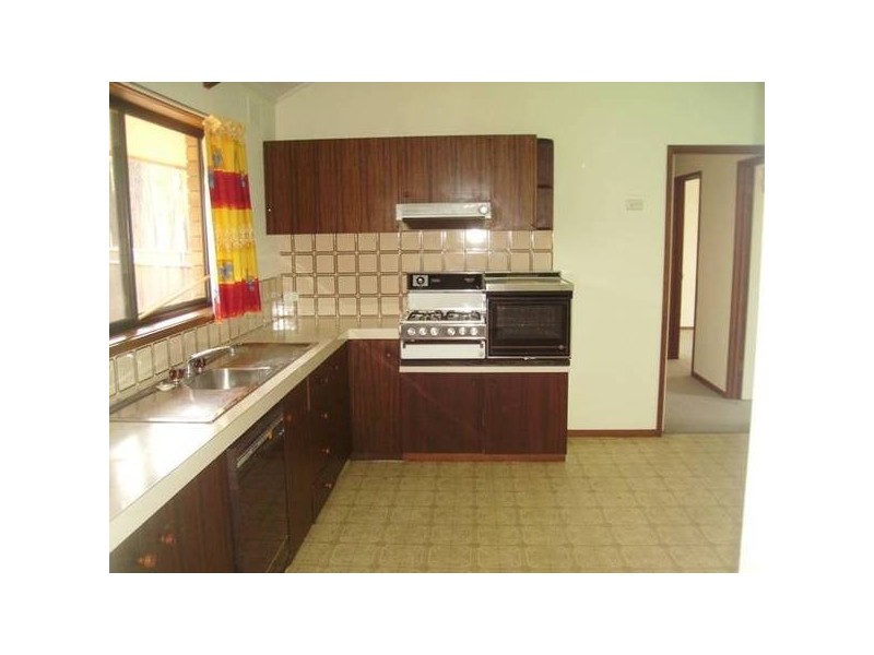 2/126 Edwards Road, Strathdale VIC 3550