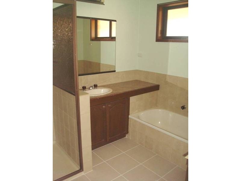 2/126 Edwards Road, Strathdale VIC 3550