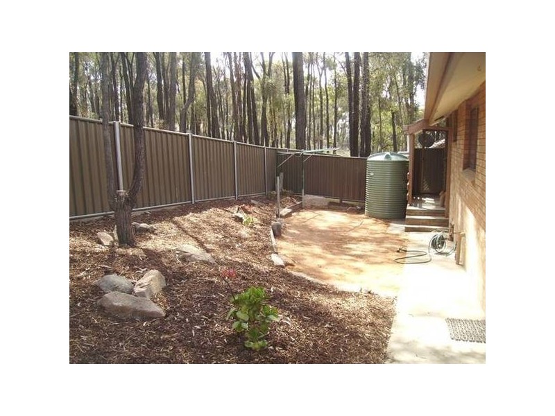 2/126 Edwards Road, Strathdale VIC 3550